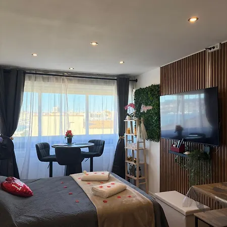 L Elegance Vue Parking Prive *
