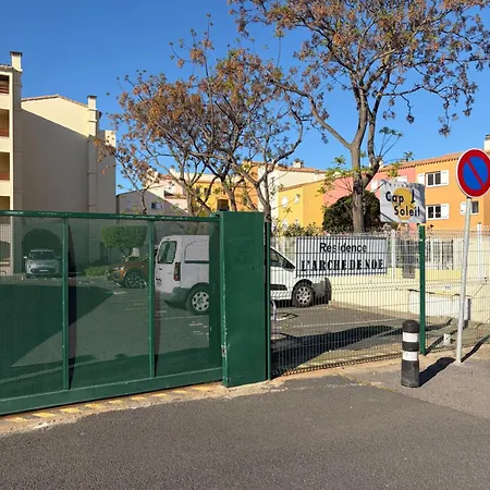 L Elegance Vue Parking Prive *
